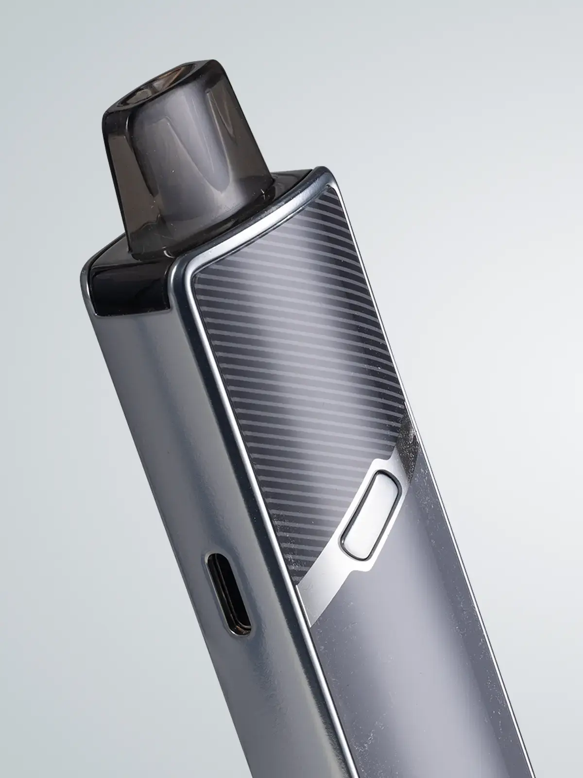 Innokin Sceptre II device in Black, showing its USB type C charging port.