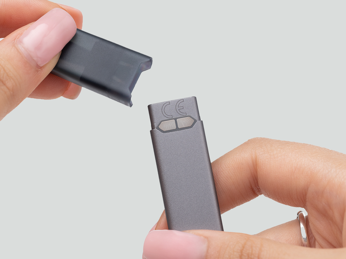 JUUL2 Pod in Hand